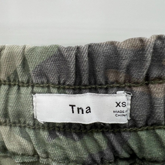 Aritzia Tna Alix Camo Jogger Pants Pull On Crop Zip Pockets Green Size XS - Picture 5 of 11